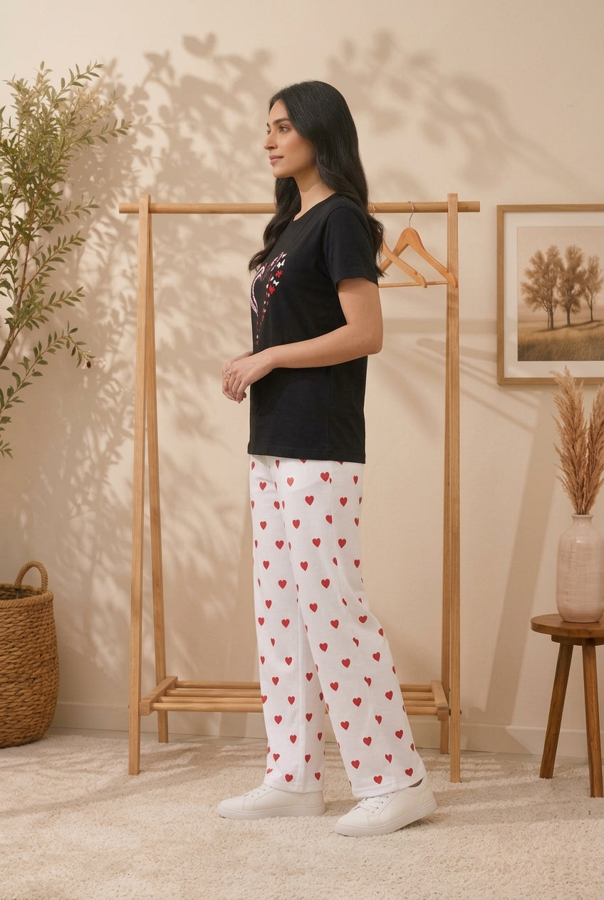 Black Heart Print Cotton Jersey T-Shirt & White Pajama Set